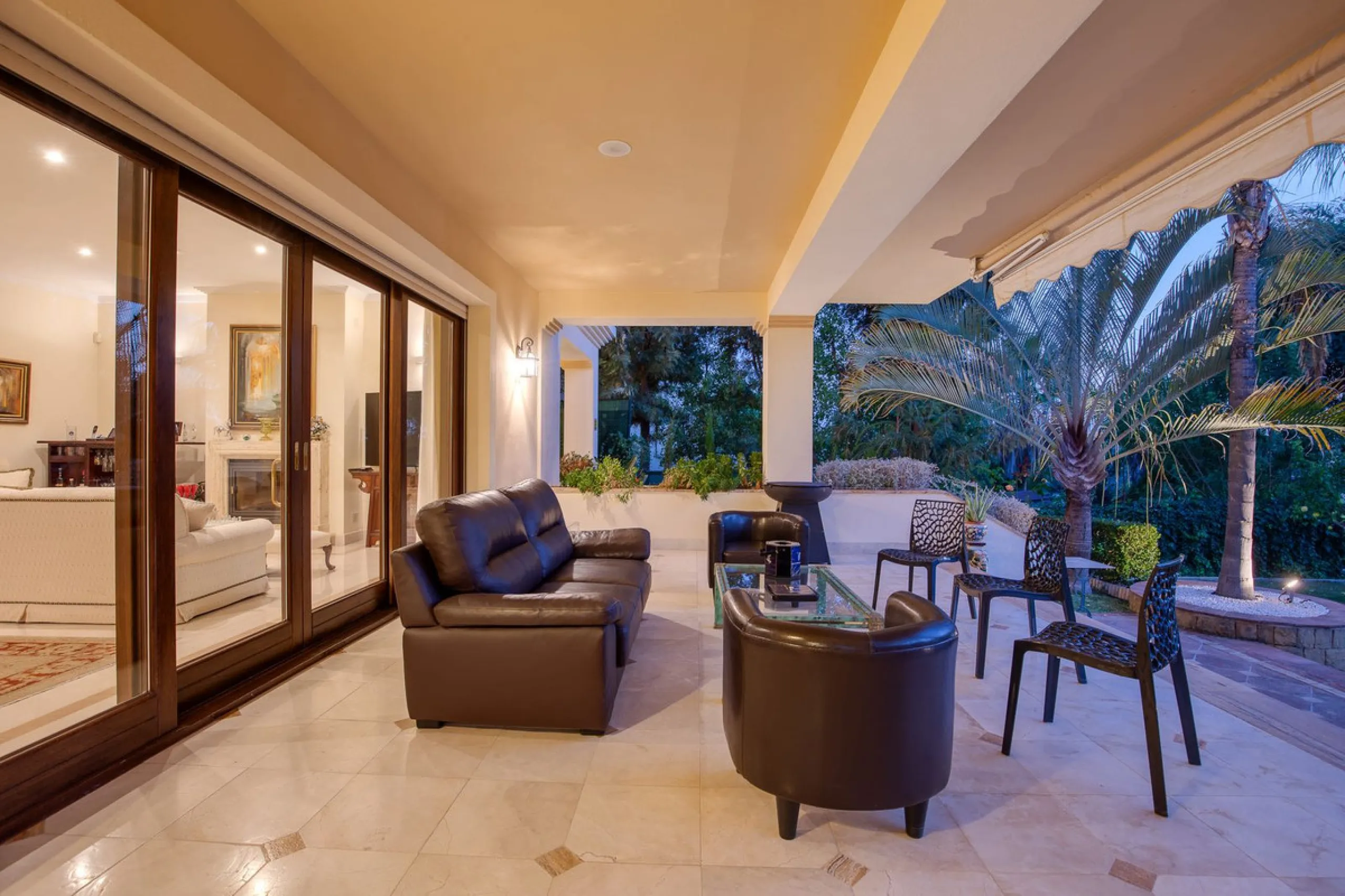 The transition from an apartment to a house, or from a bustling city to a residential area, is something many of us have experienced at some point in our lives. You might be one of these individuals, or perhaps you're coming from another home near a golf 