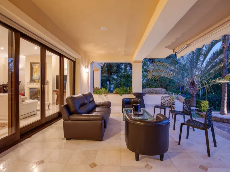 The transition from an apartment to a house, or from a bustling city to a residential area, is something many of us have experienced at some point in our lives. You might be one of these individuals, or perhaps you're coming from another home near a golf 
