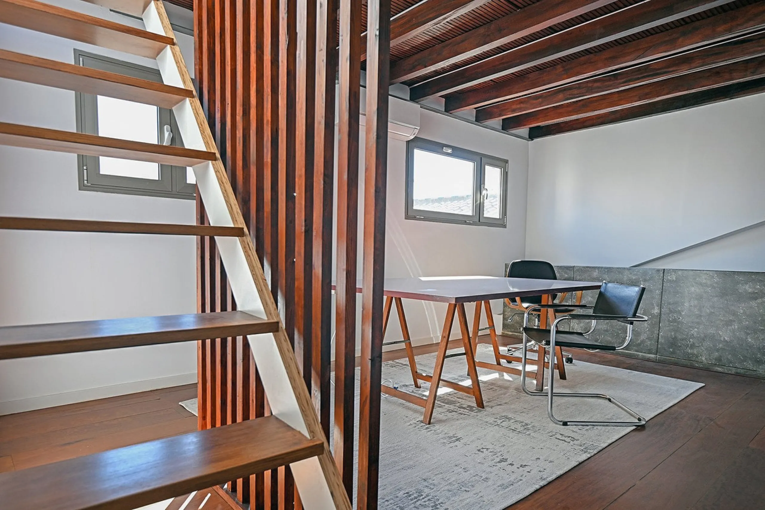 In the heart of Málaga's historic center, this absolutely exceptional property is located. The building, constructed in 1900, was rehabilitated by a renowned Spanish architect, respecting its original essence while incorporating high-quality finishes and 