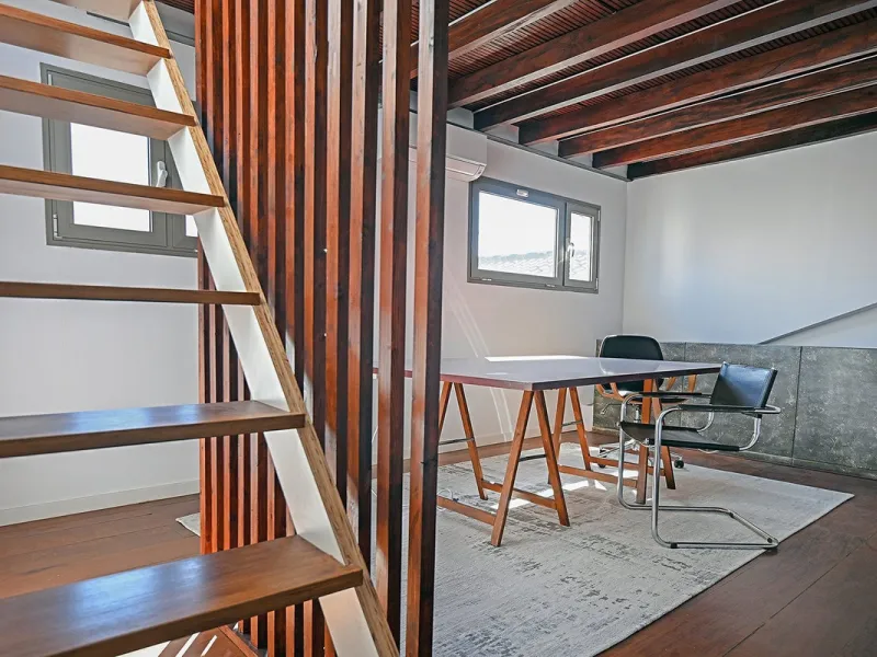 In the heart of Málaga's historic center, this absolutely exceptional property is located. The building, constructed in 1900, was rehabilitated by a renowned Spanish architect, respecting its original essence while incorporating high-quality finishes and 