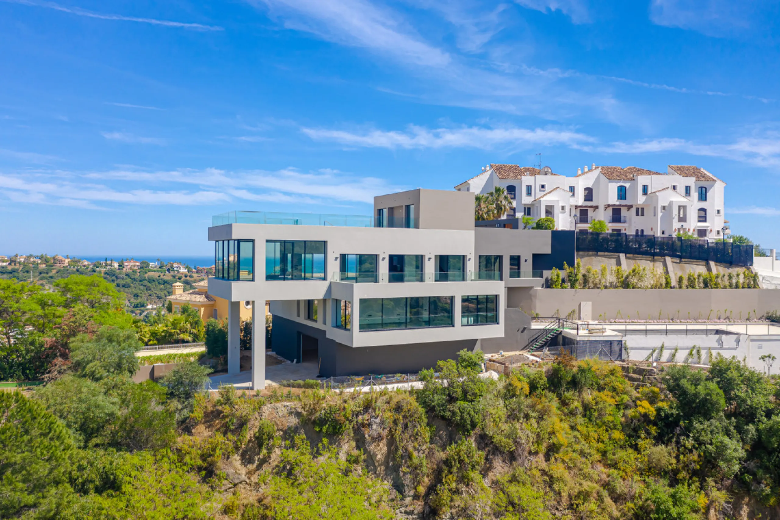 Stunning Modern Villa with 7 Bedrooms and Panoramic Sea and Mountain Views in Los Arqueros, Benahavís