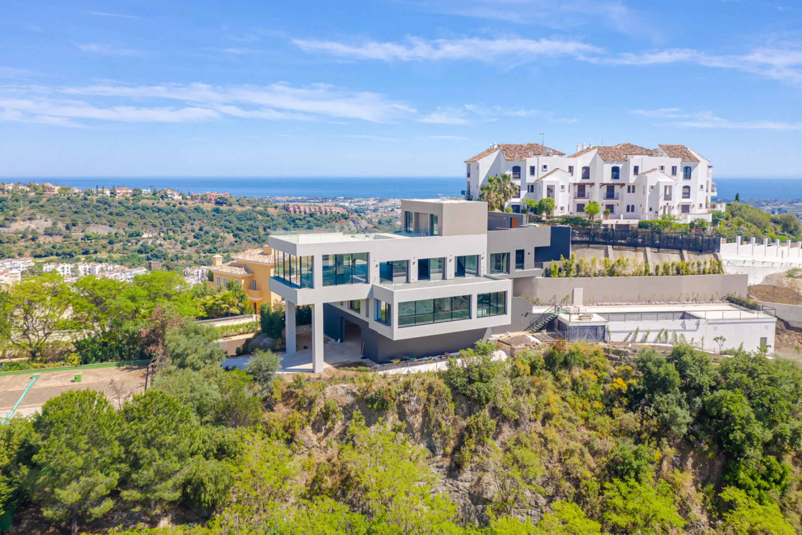 Stunning Modern Villa with 7 Bedrooms and Panoramic Sea and Mountain Views in Los Arqueros, Benahavís