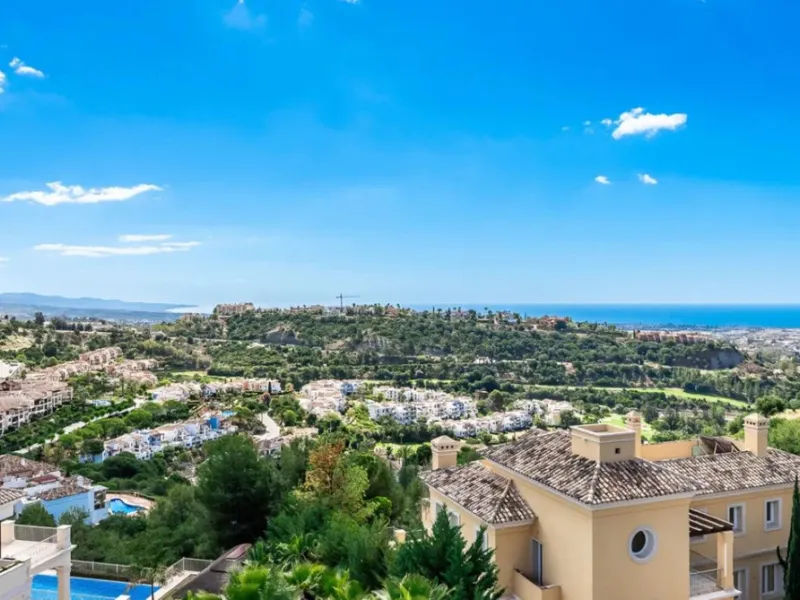 Stunning Modern Villa with 7 Bedrooms and Panoramic Sea and Mountain Views in Los Arqueros, Benahavís