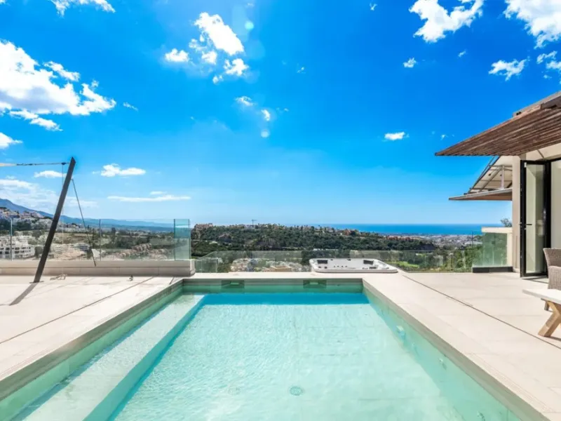 Stunning Modern Villa with 7 Bedrooms and Panoramic Sea and Mountain Views in Los Arqueros, Benahavís
