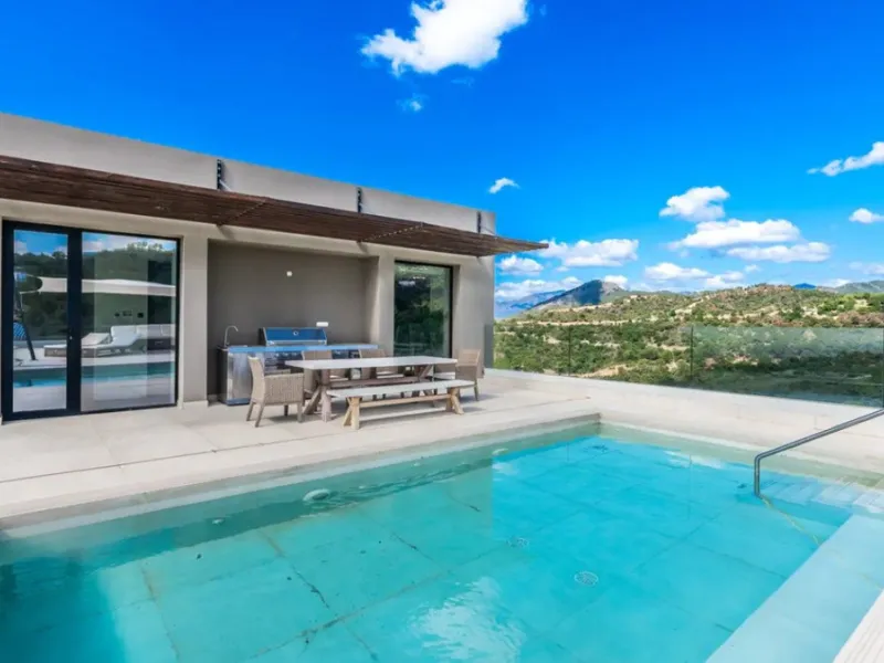 Stunning Modern Villa with 7 Bedrooms and Panoramic Sea and Mountain Views in Los Arqueros, Benahavís