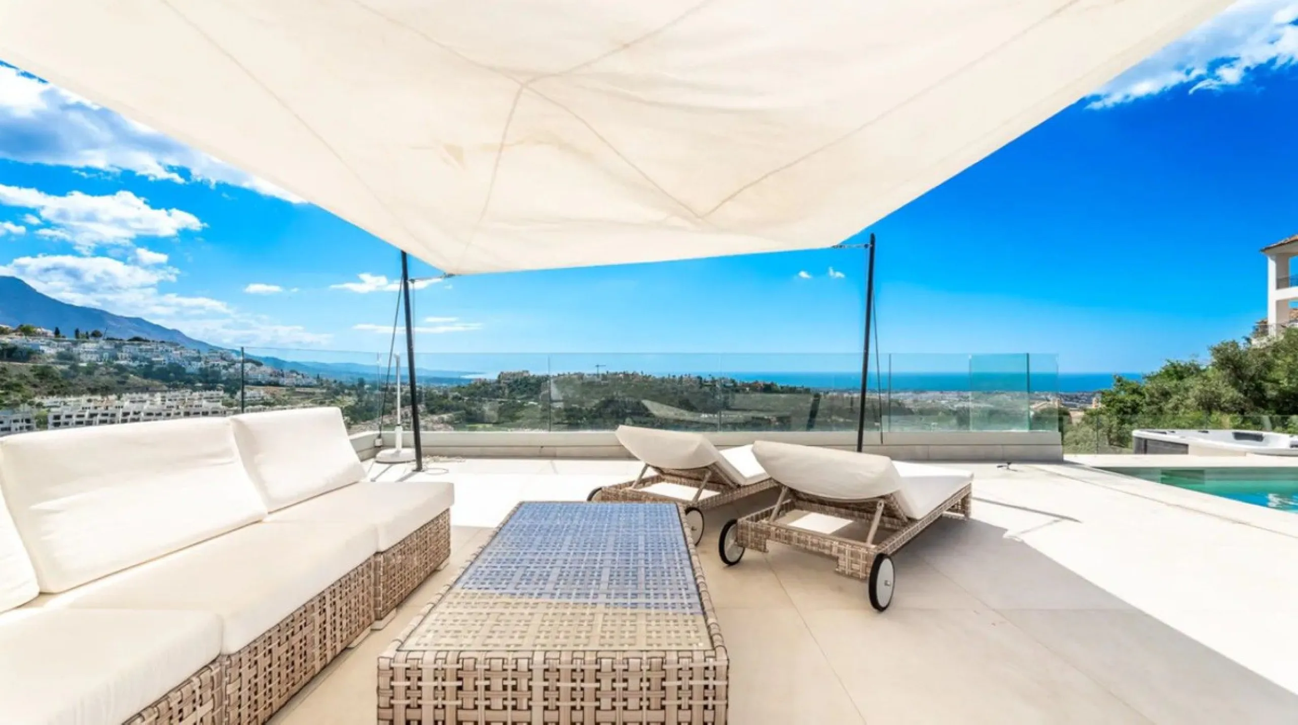 Stunning Modern Villa with 7 Bedrooms and Panoramic Sea and Mountain Views in Los Arqueros, Benahavís