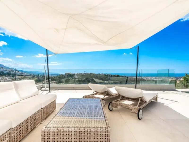 Stunning Modern Villa with 7 Bedrooms and Panoramic Sea and Mountain Views in Los Arqueros, Benahavís
