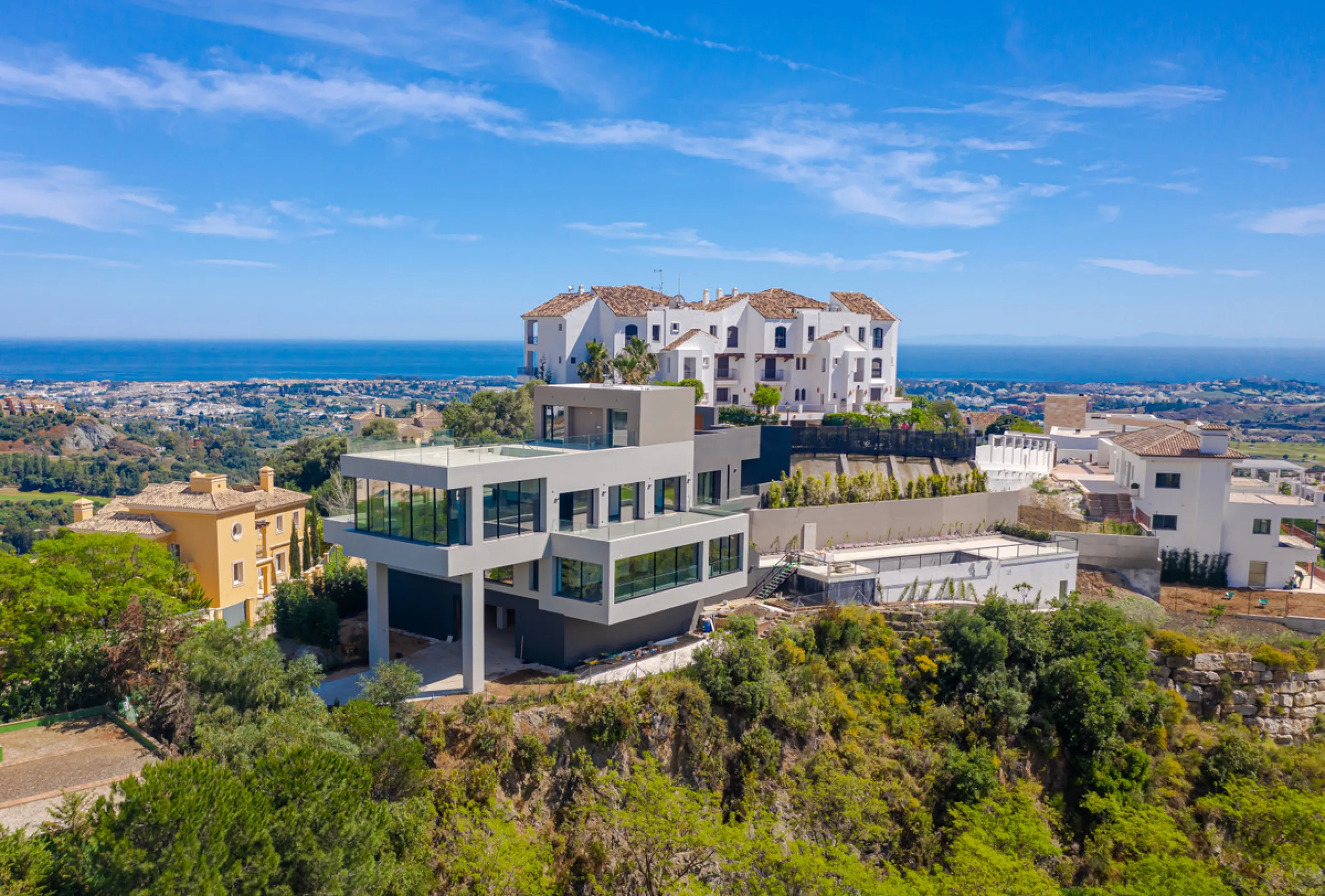Stunning Modern Villa with 7 Bedrooms and Panoramic Sea and Mountain Views in Los Arqueros, Benahavís