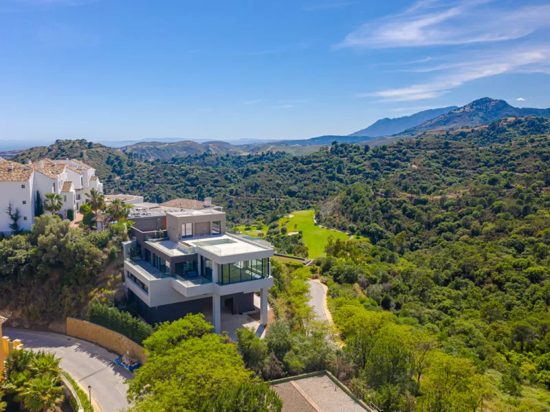 Stunning Modern Villa with 7 Bedrooms and Panoramic Sea and Mountain Views in Los Arqueros, Benahavís