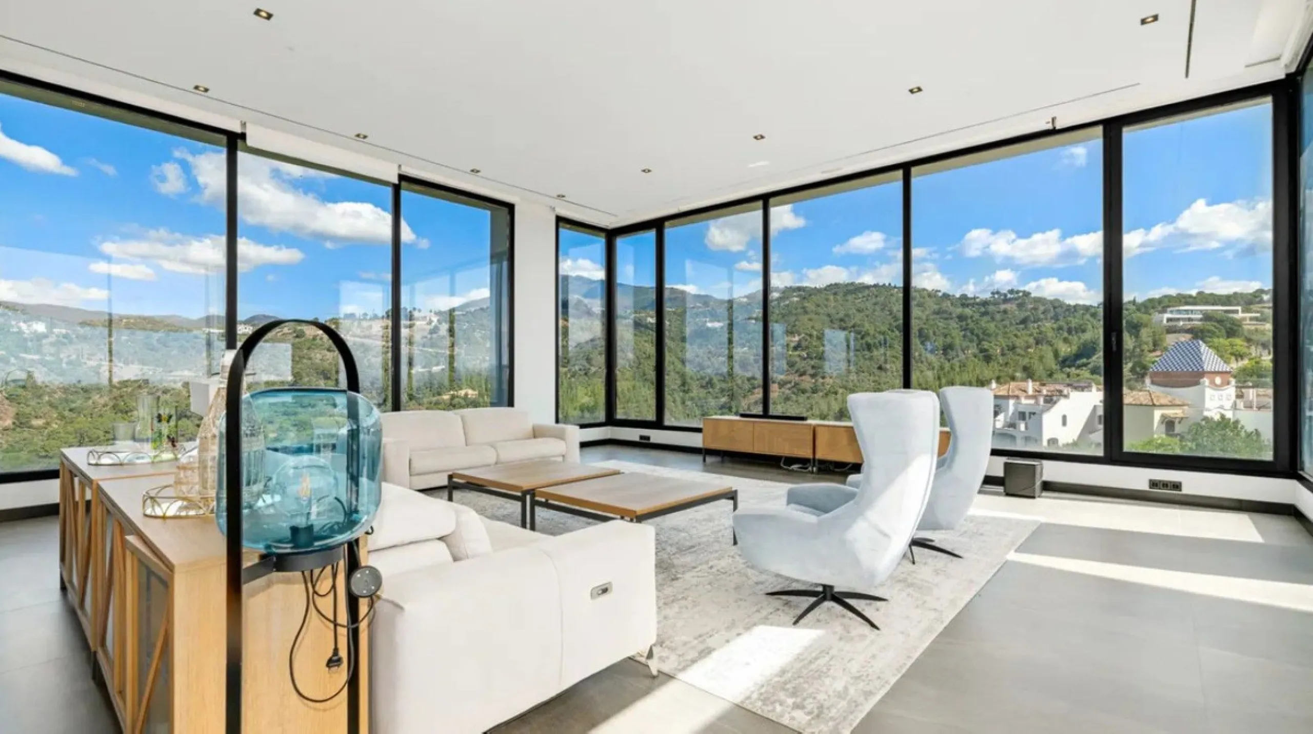 Stunning Modern Villa with 7 Bedrooms and Panoramic Sea and Mountain Views in Los Arqueros, Benahavís