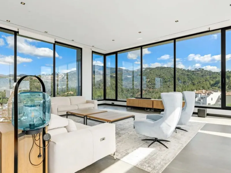 Stunning Modern Villa with 7 Bedrooms and Panoramic Sea and Mountain Views in Los Arqueros, Benahavís