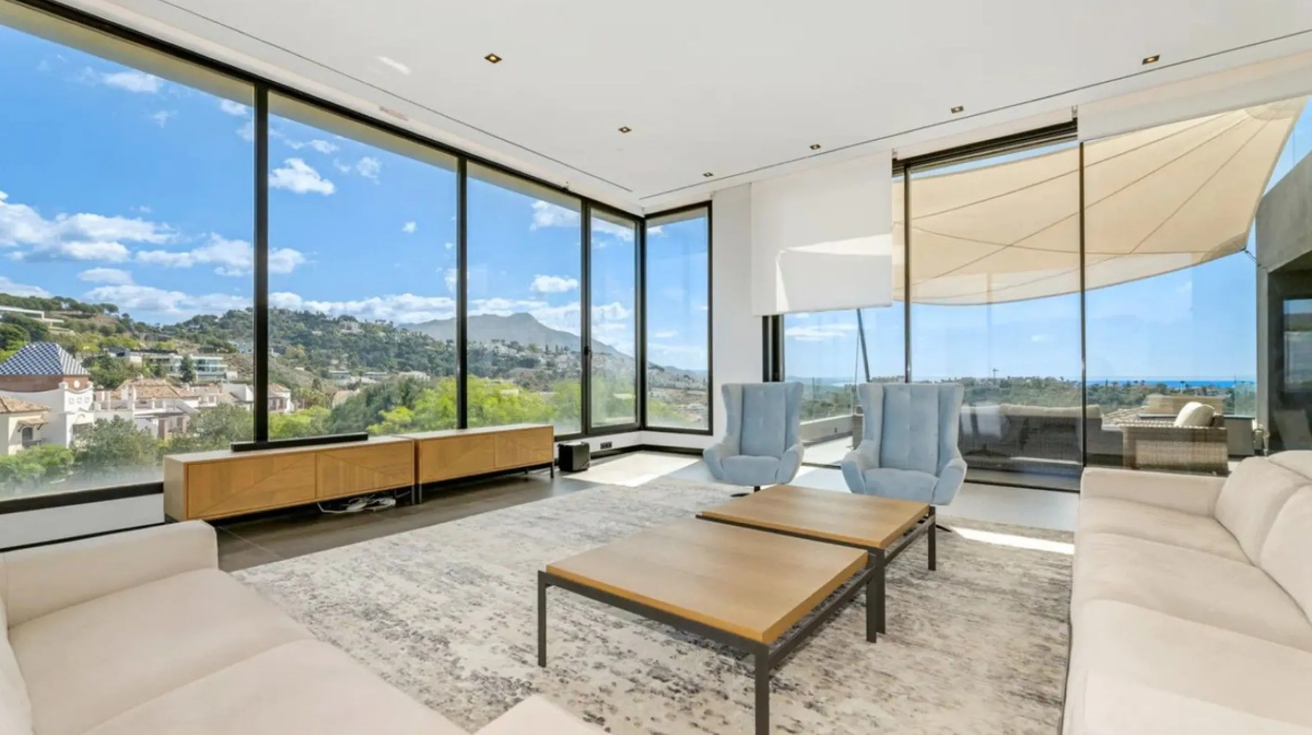 Stunning Modern Villa with 7 Bedrooms and Panoramic Sea and Mountain Views in Los Arqueros, Benahavís