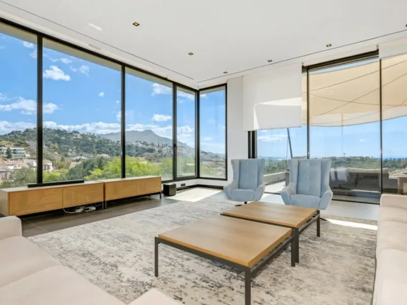 Stunning Modern Villa with 7 Bedrooms and Panoramic Sea and Mountain Views in Los Arqueros, Benahavís