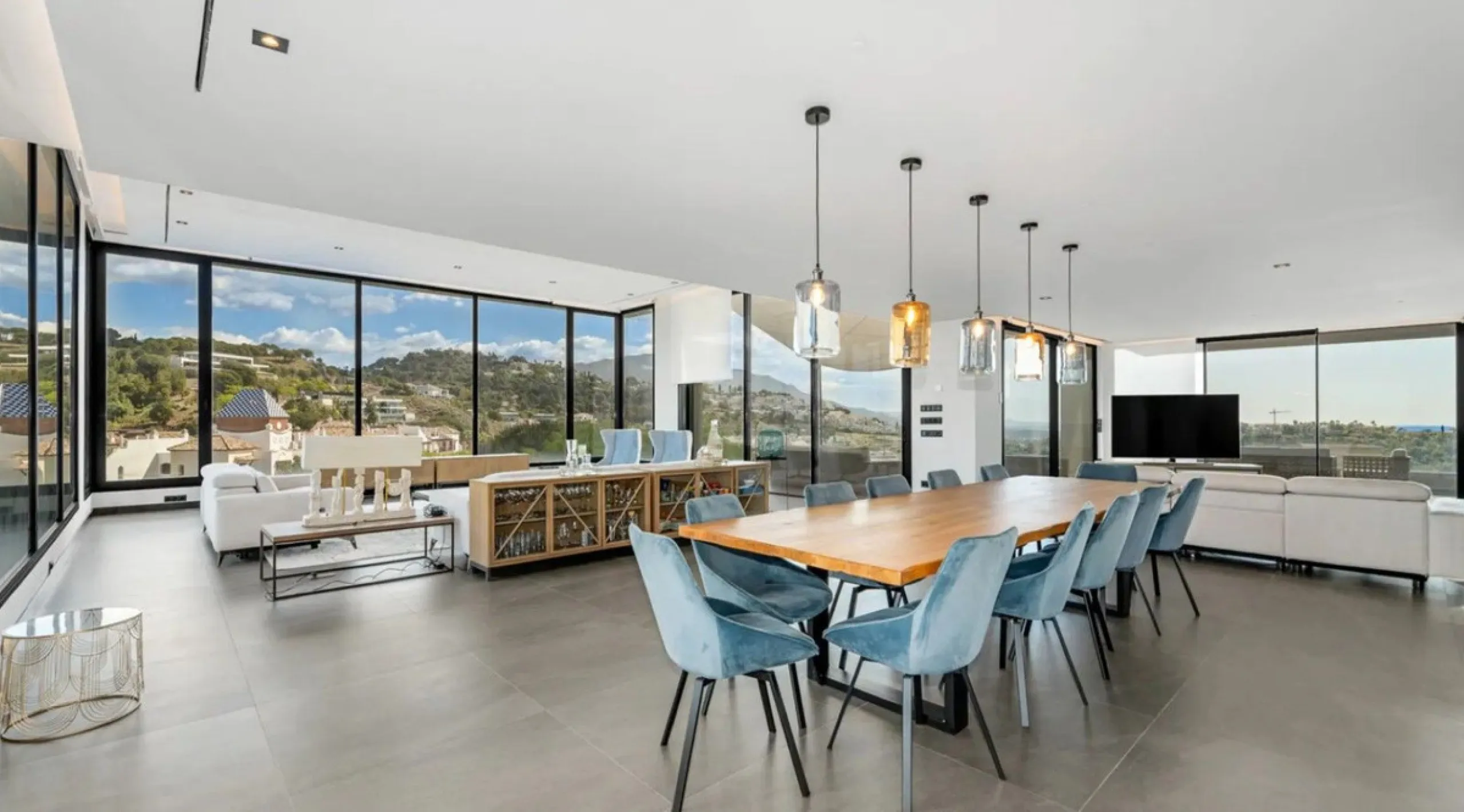 Stunning Modern Villa with 7 Bedrooms and Panoramic Sea and Mountain Views in Los Arqueros, Benahavís