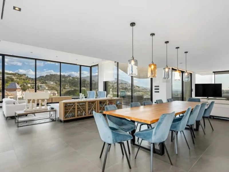 Stunning Modern Villa with 7 Bedrooms and Panoramic Sea and Mountain Views in Los Arqueros, Benahavís