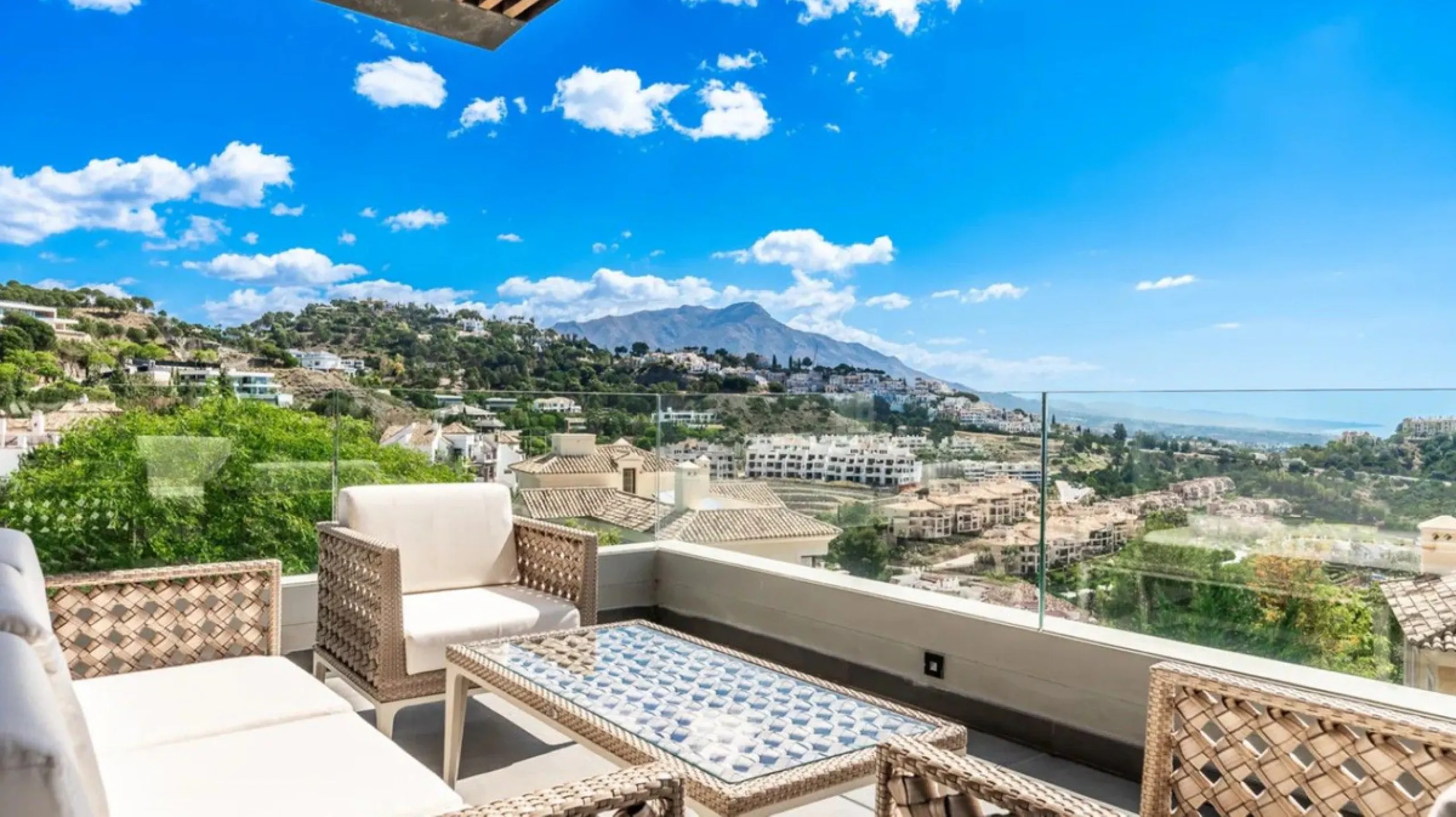 Stunning Modern Villa with 7 Bedrooms and Panoramic Sea and Mountain Views in Los Arqueros, Benahavís