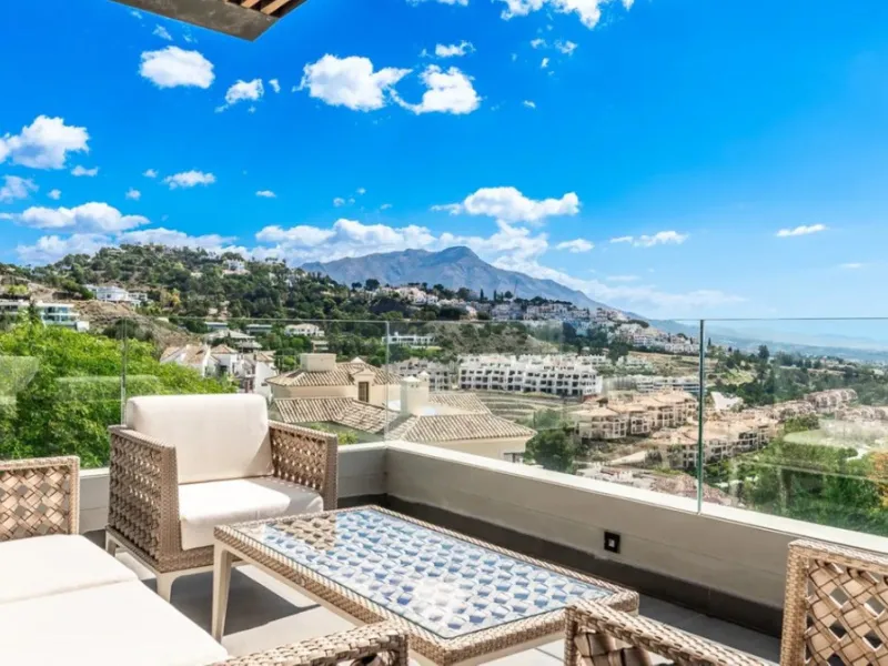 Stunning Modern Villa with 7 Bedrooms and Panoramic Sea and Mountain Views in Los Arqueros, Benahavís
