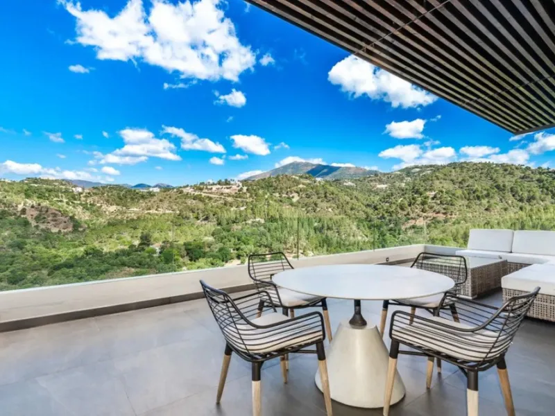 Stunning Modern Villa with 7 Bedrooms and Panoramic Sea and Mountain Views in Los Arqueros, Benahavís