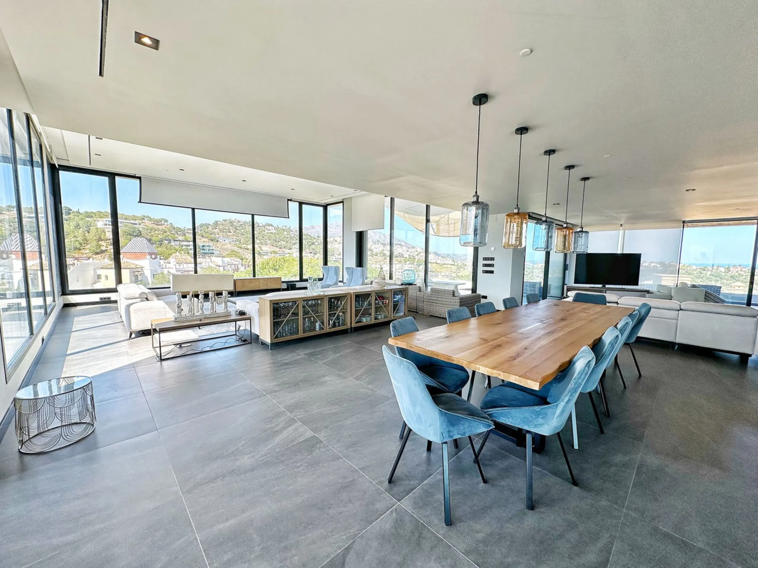Stunning Modern Villa with 7 Bedrooms and Panoramic Sea and Mountain Views in Los Arqueros, Benahavís