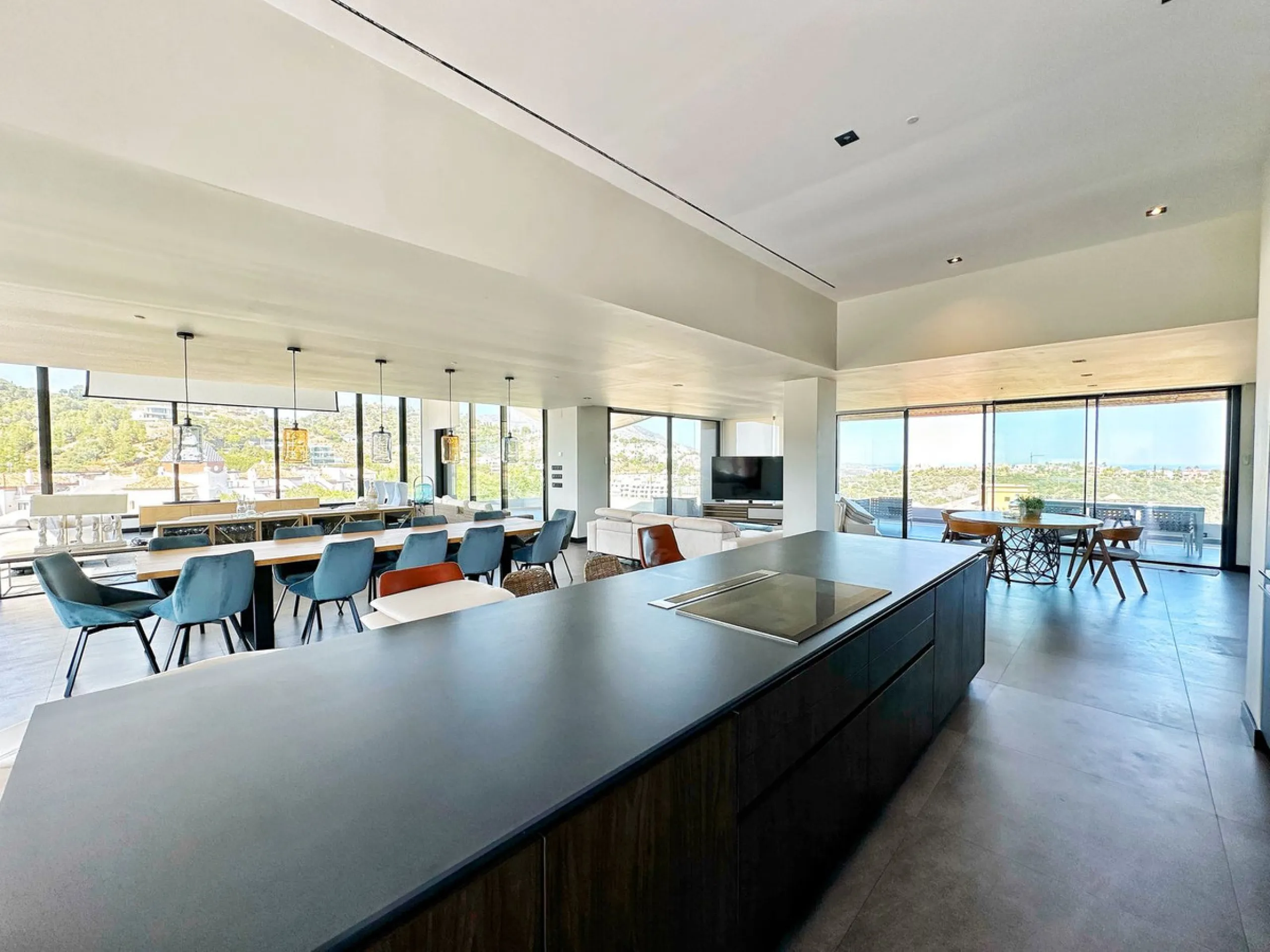 Stunning Modern Villa with 7 Bedrooms and Panoramic Sea and Mountain Views in Los Arqueros, Benahavís