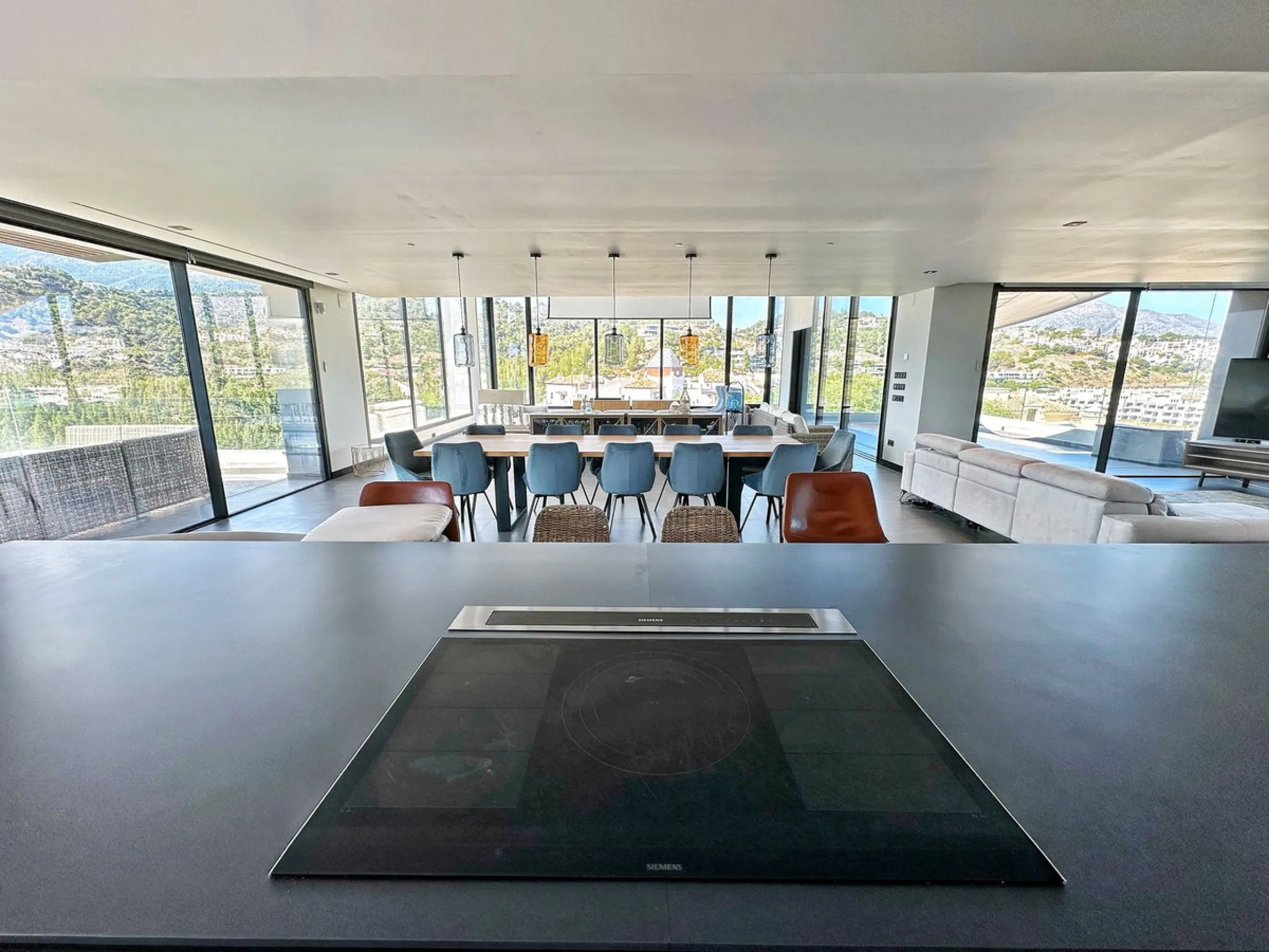 Stunning Modern Villa with 7 Bedrooms and Panoramic Sea and Mountain Views in Los Arqueros, Benahavís