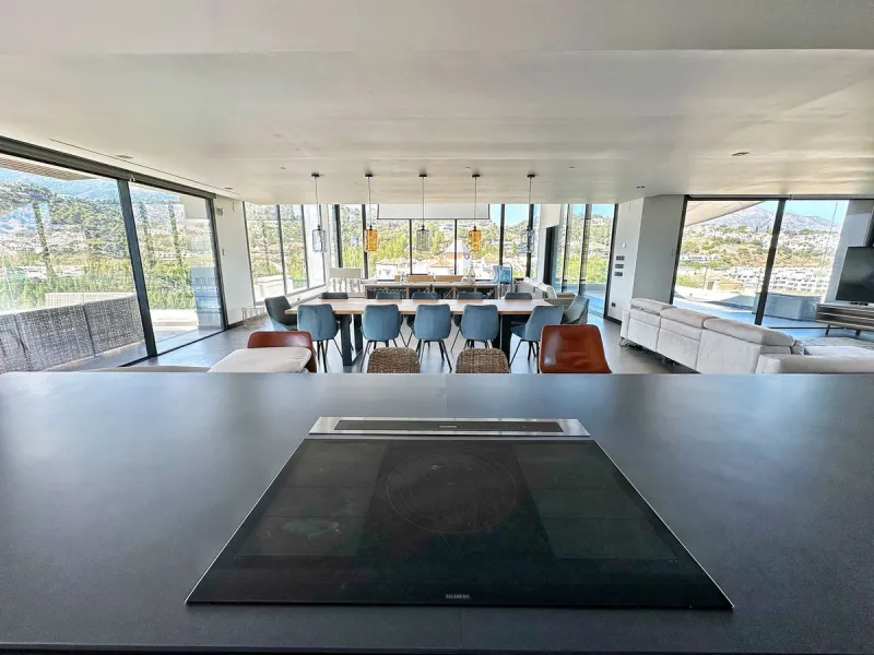 Stunning Modern Villa with 7 Bedrooms and Panoramic Sea and Mountain Views in Los Arqueros, Benahavís