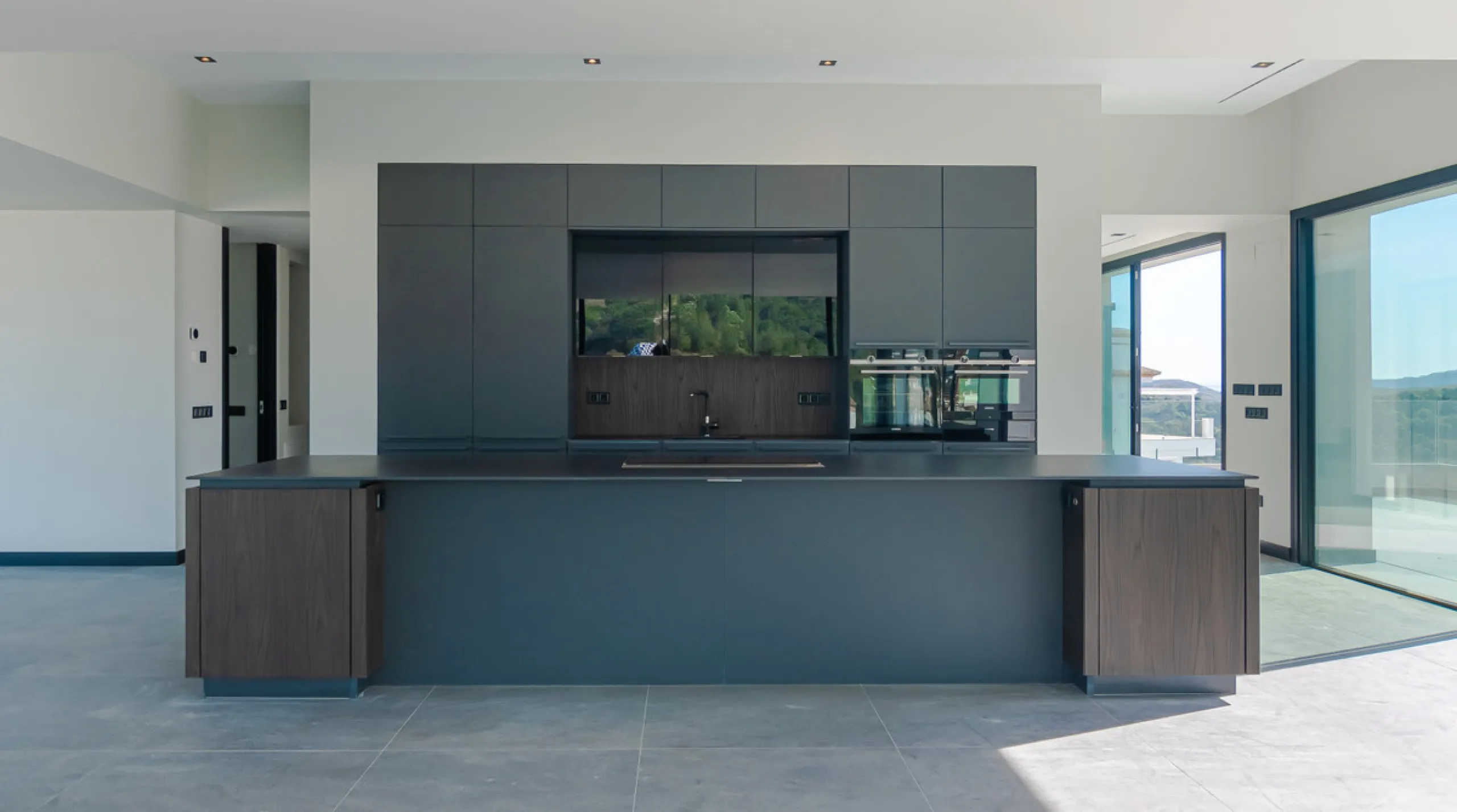 Stunning Modern Villa with 7 Bedrooms and Panoramic Sea and Mountain Views in Los Arqueros, Benahavís
