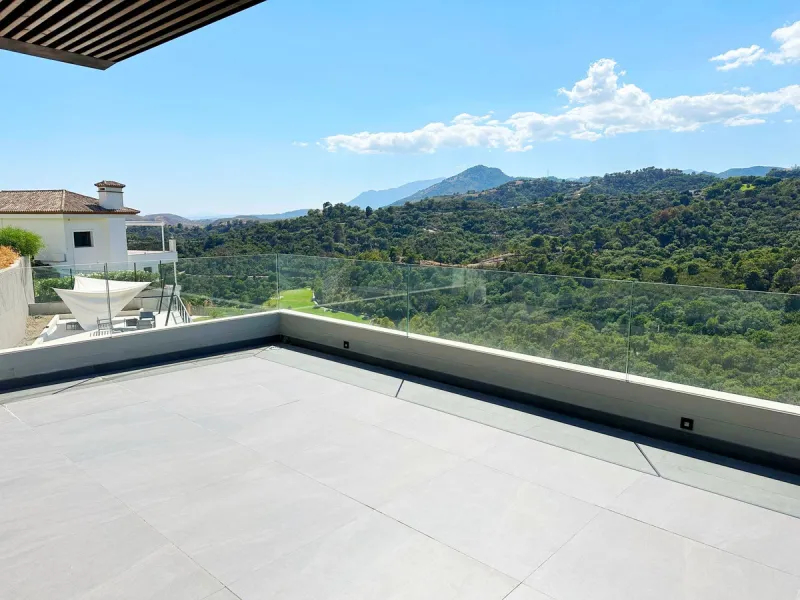 Stunning Modern Villa with 7 Bedrooms and Panoramic Sea and Mountain Views in Los Arqueros, Benahavís
