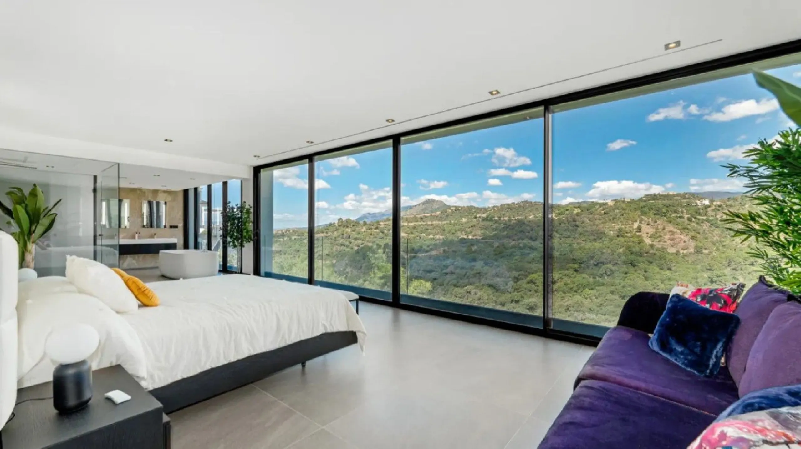 Stunning Modern Villa with 7 Bedrooms and Panoramic Sea and Mountain Views in Los Arqueros, Benahavís