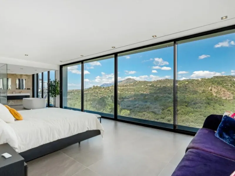 Stunning Modern Villa with 7 Bedrooms and Panoramic Sea and Mountain Views in Los Arqueros, Benahavís