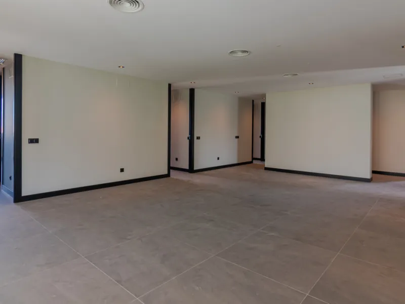 Stunning Modern Villa with 7 Bedrooms and Panoramic Sea and Mountain Views in Los Arqueros, Benahavís