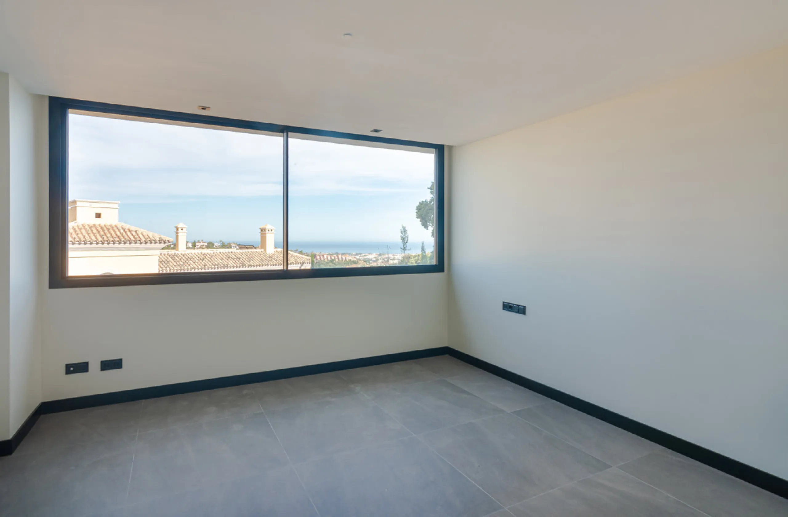 Stunning Modern Villa with 7 Bedrooms and Panoramic Sea and Mountain Views in Los Arqueros, Benahavís