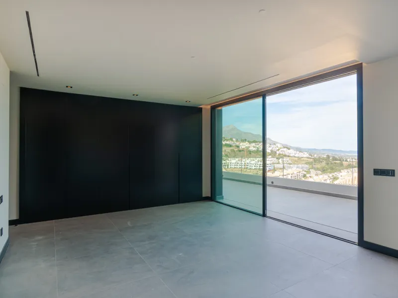 Stunning Modern Villa with 7 Bedrooms and Panoramic Sea and Mountain Views in Los Arqueros, Benahavís