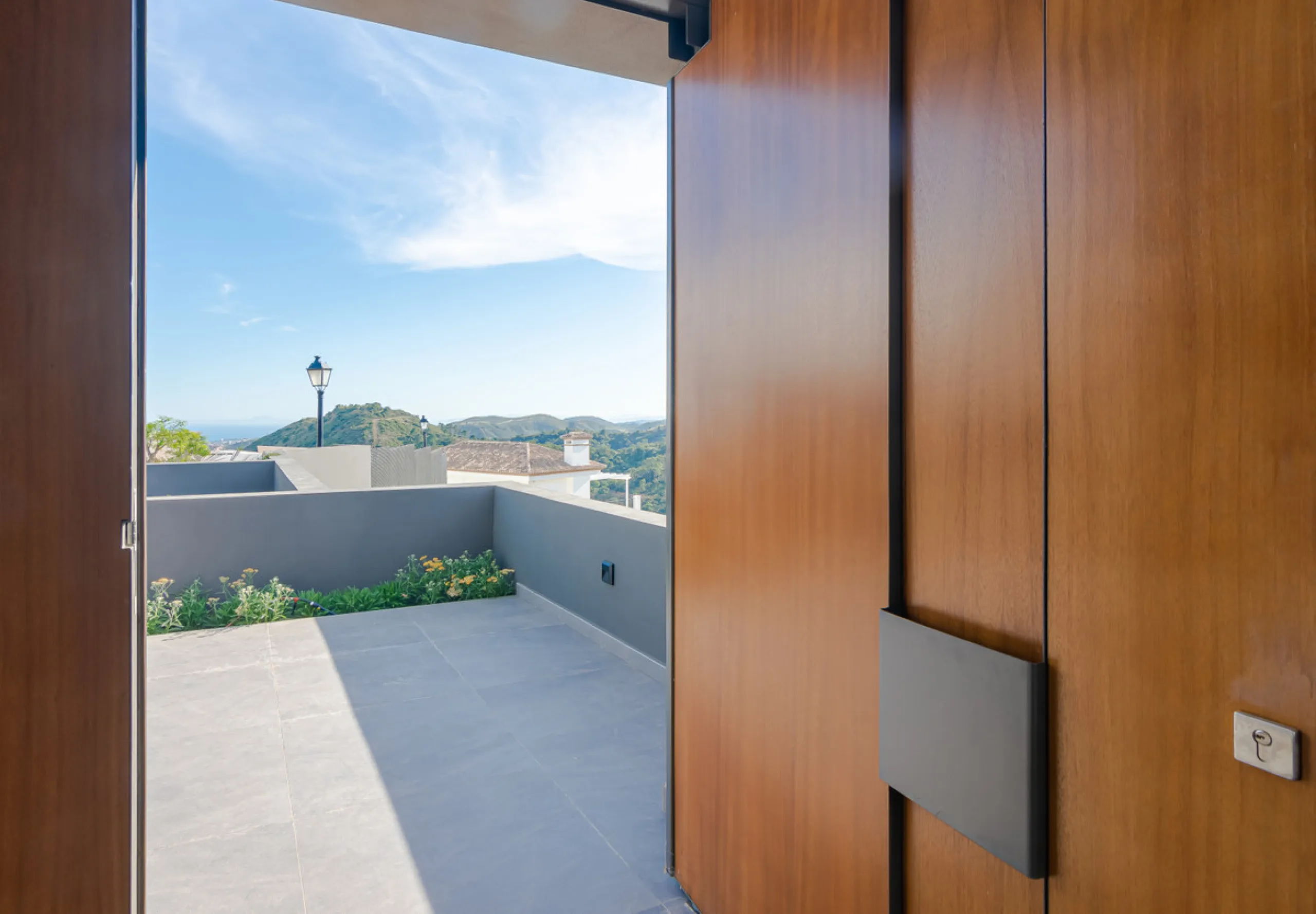 Stunning Modern Villa with 7 Bedrooms and Panoramic Sea and Mountain Views in Los Arqueros, Benahavís