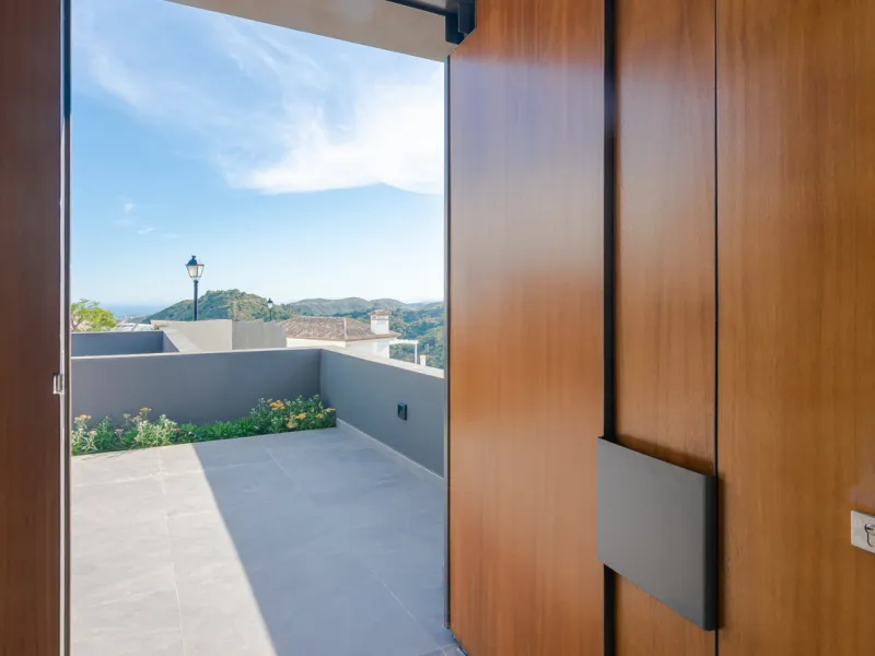 Stunning Modern Villa with 7 Bedrooms and Panoramic Sea and Mountain Views in Los Arqueros, Benahavís