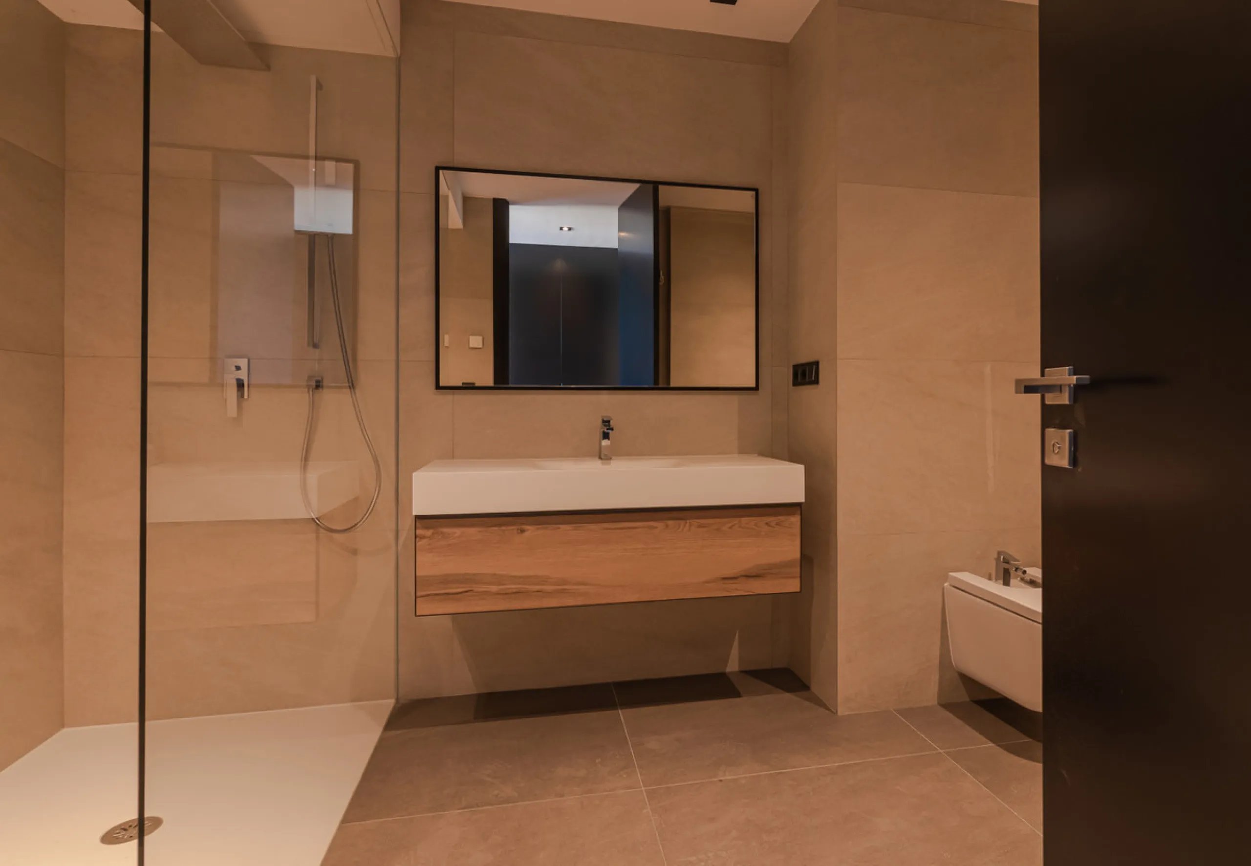 Stunning Modern Villa with 7 Bedrooms and Panoramic Sea and Mountain Views in Los Arqueros, Benahavís