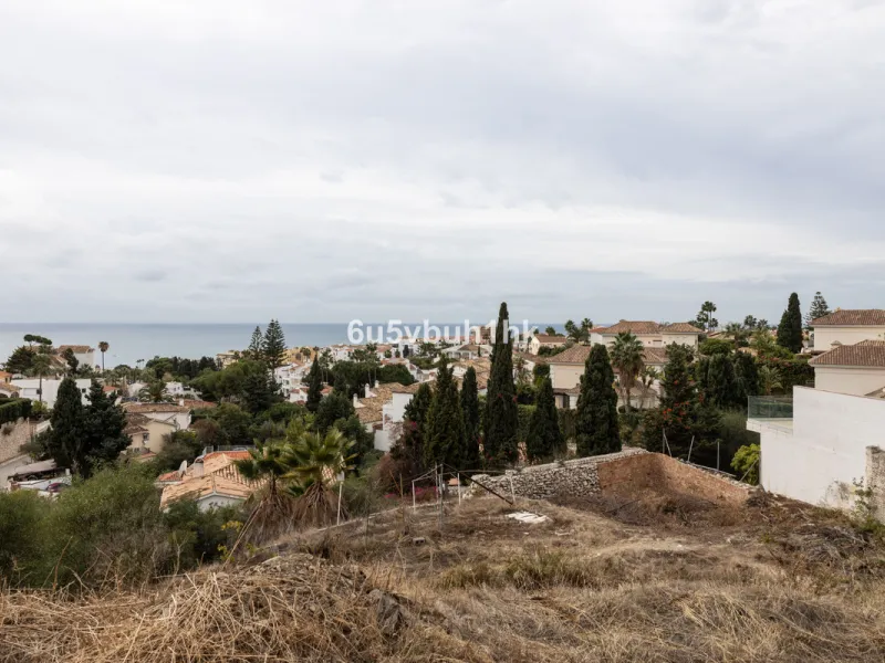 This plot, situated in a consolidated area, offers an incredible opportunity for those seeking to build their dream home in one of the most sought-after residential neighbourhoods of Costa del Sol.