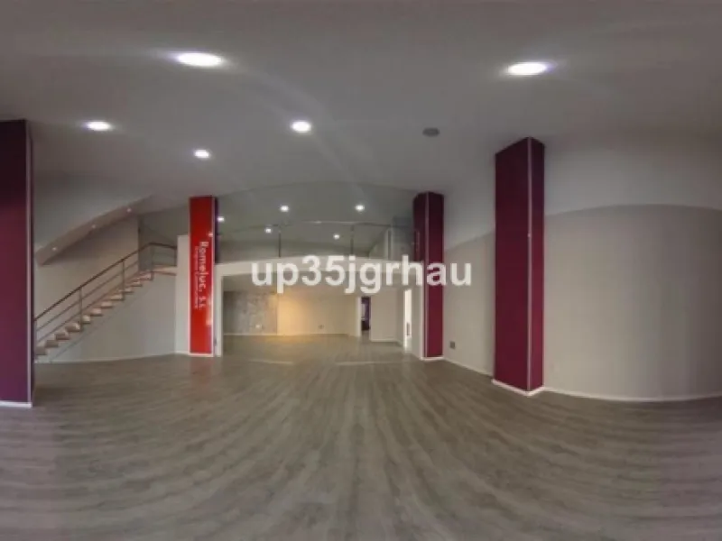 FANTASTIC LOCAL LOCATED IN THE BEST COMMERCIAL AREA.