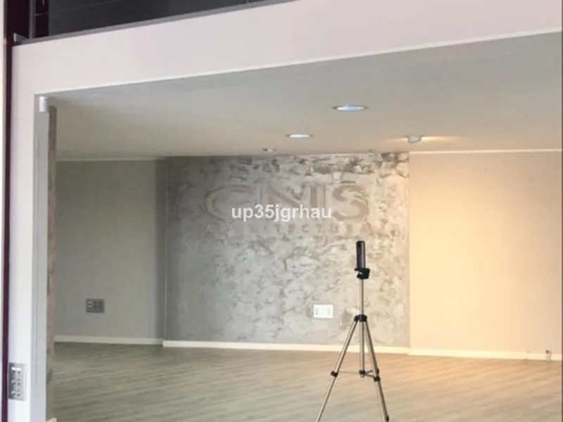 FANTASTIC LOCAL LOCATED IN THE BEST COMMERCIAL AREA.