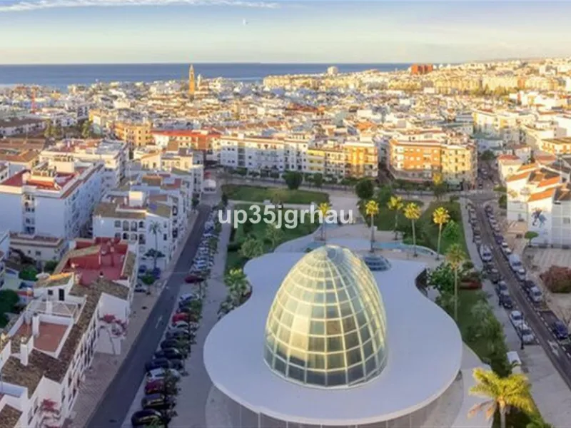 FANTASTIC LOCAL LOCATED IN THE BEST COMMERCIAL AREA.