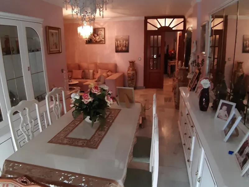 Very spacious house in Las Lagunas in perfect condition, ready to move into.