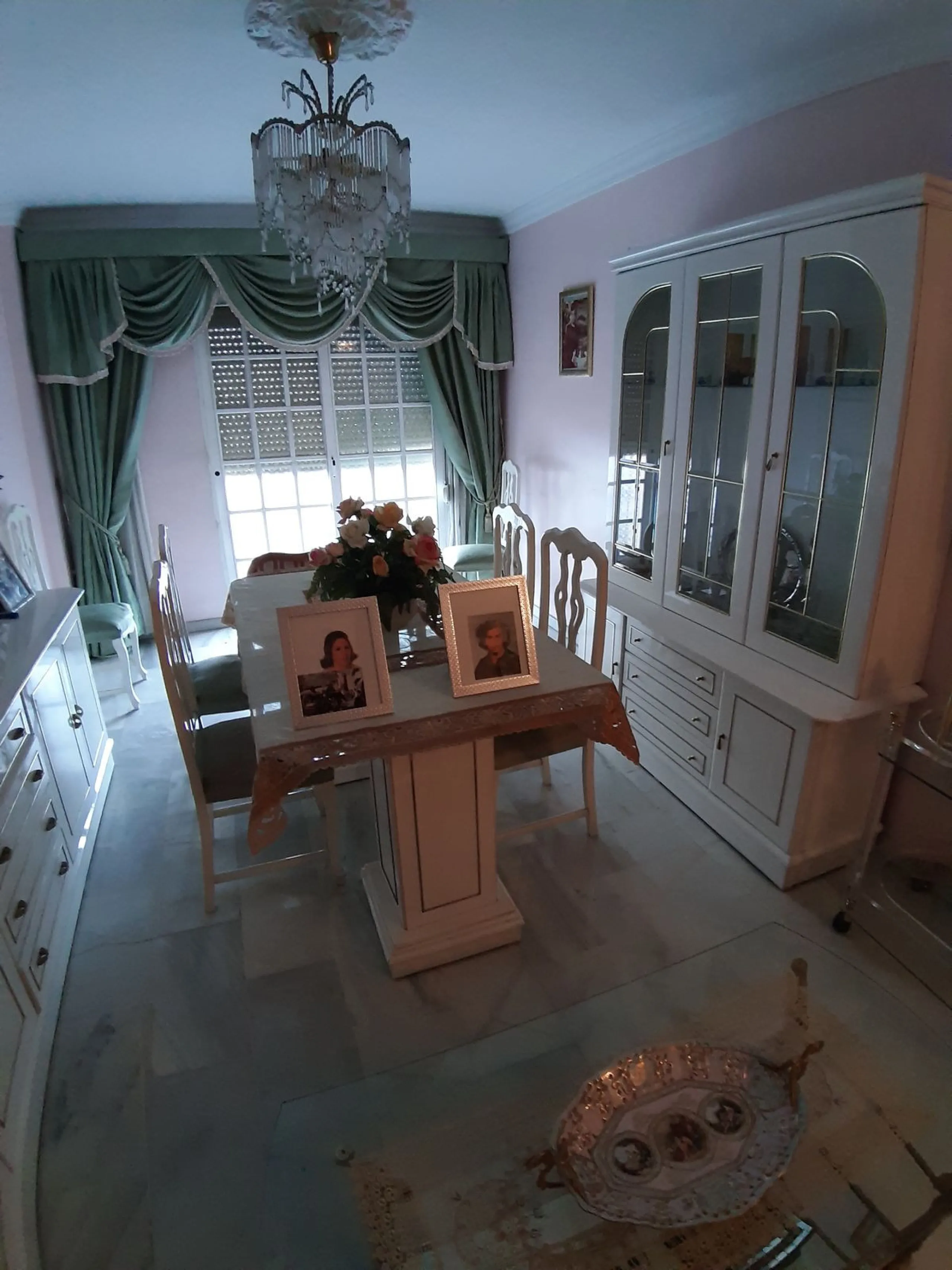 Very spacious house in Las Lagunas in perfect condition, ready to move into.