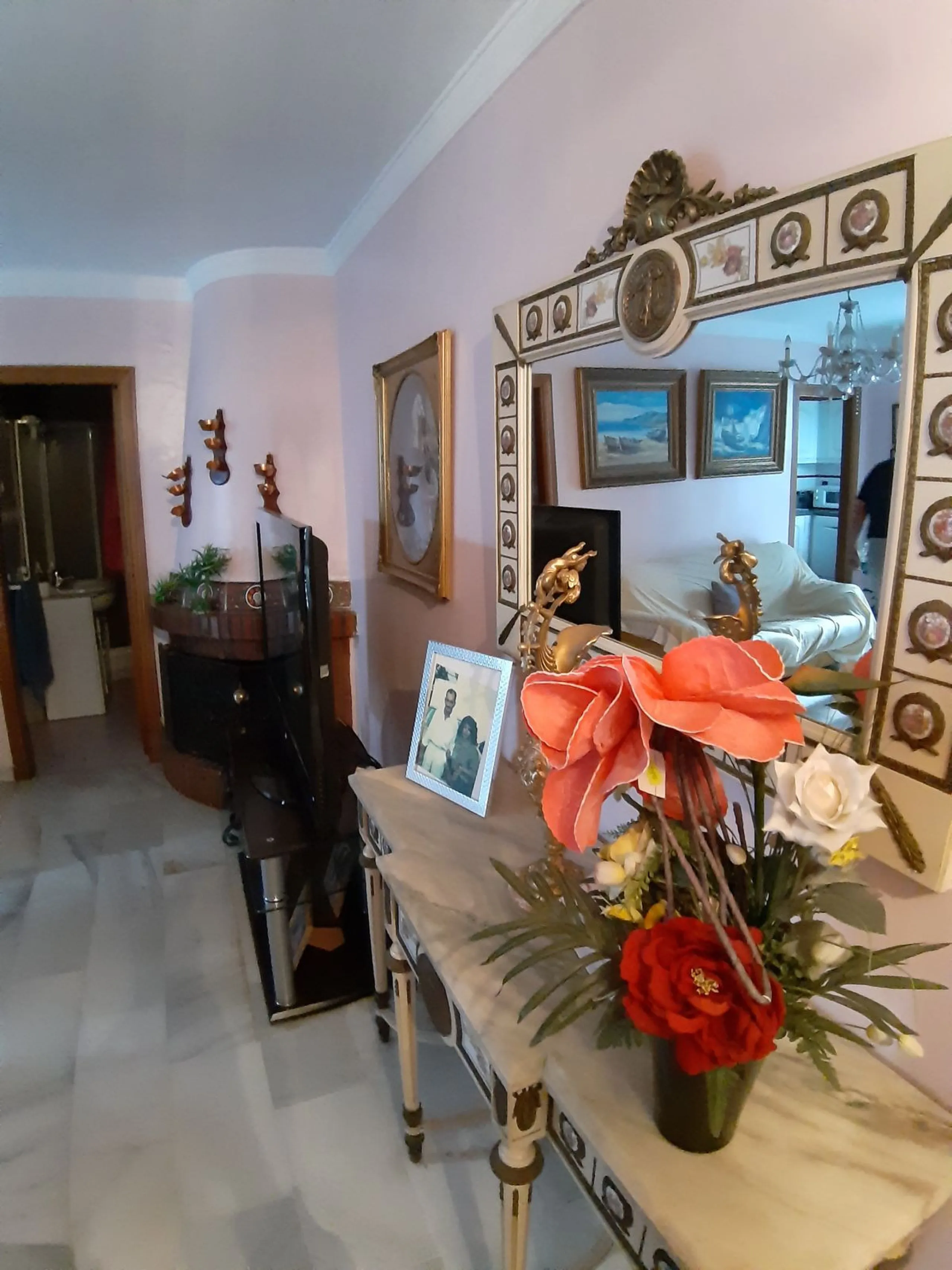 Very spacious house in Las Lagunas in perfect condition, ready to move into.