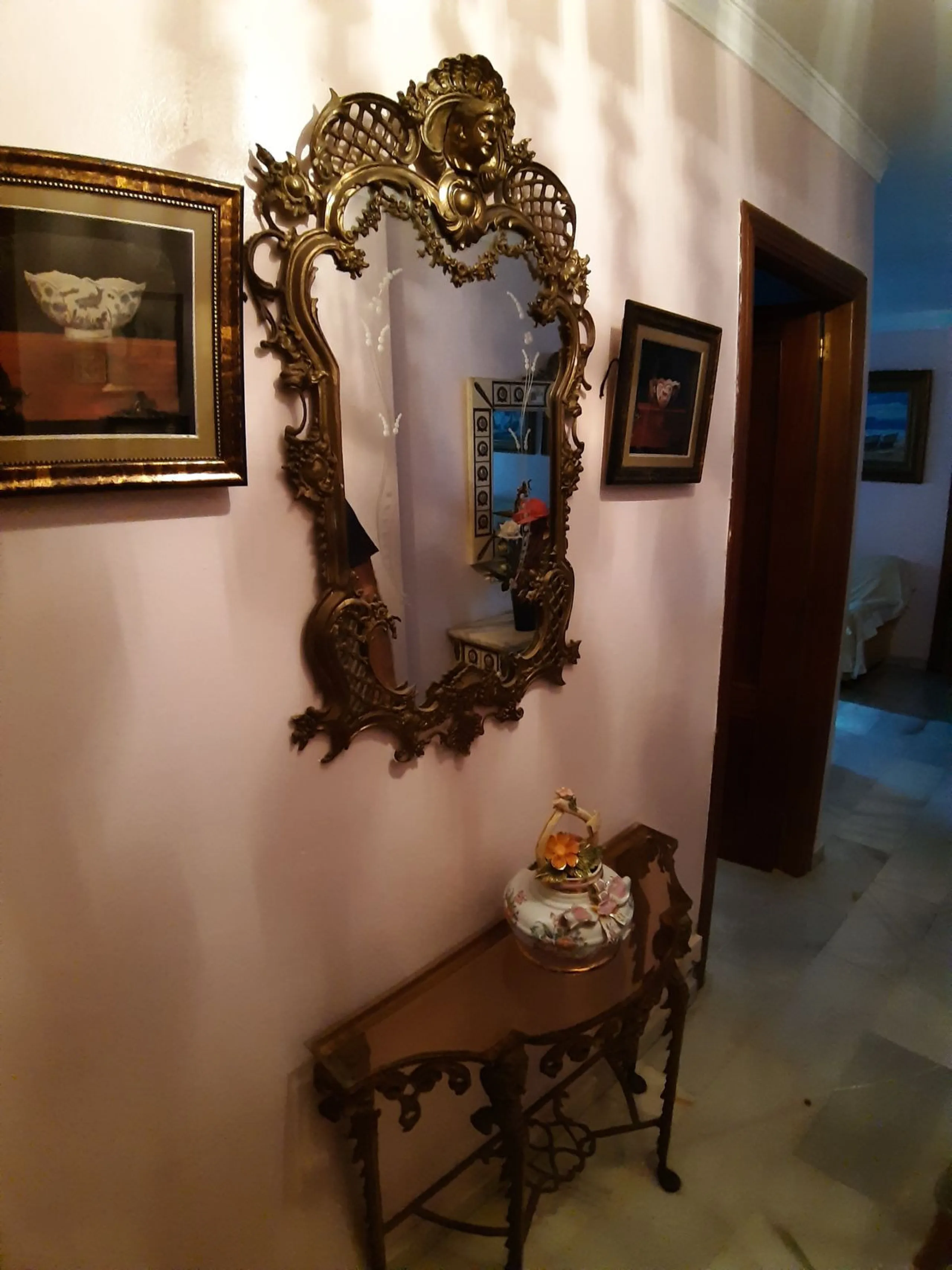Very spacious house in Las Lagunas in perfect condition, ready to move into.