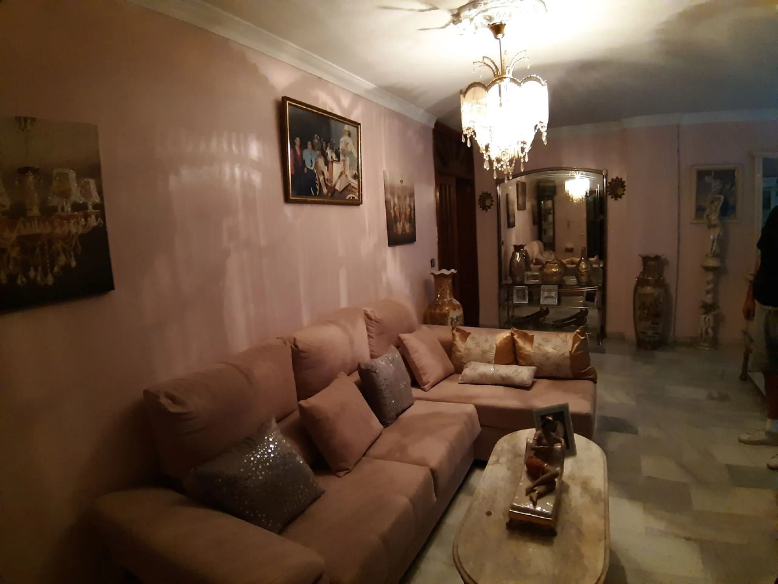 Very spacious house in Las Lagunas in perfect condition, ready to move into.