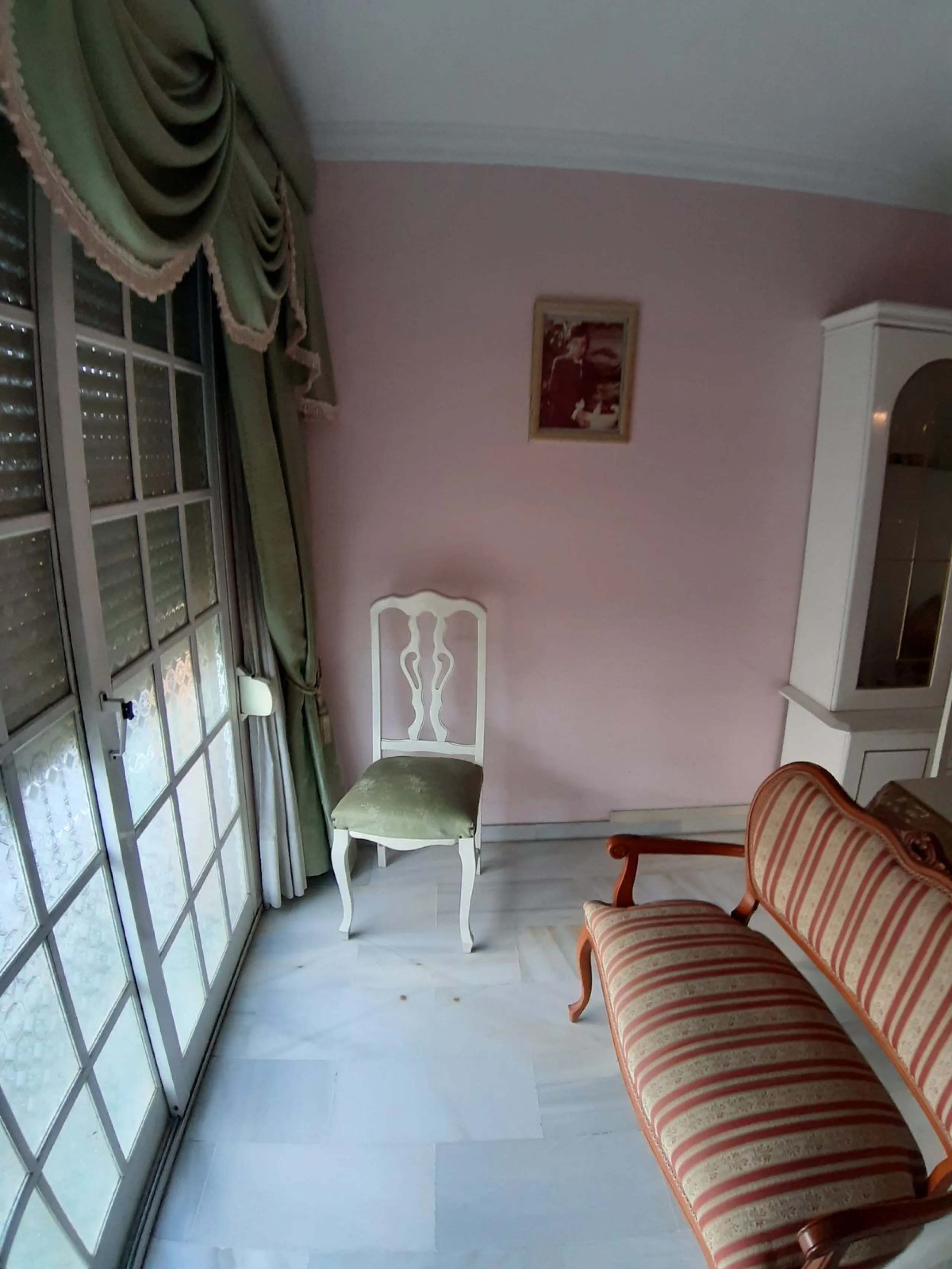 Very spacious house in Las Lagunas in perfect condition, ready to move into.