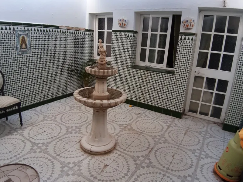 Very spacious house in Las Lagunas in perfect condition, ready to move into.