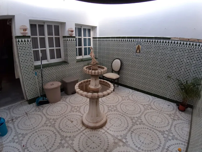 Very spacious house in Las Lagunas in perfect condition, ready to move into.