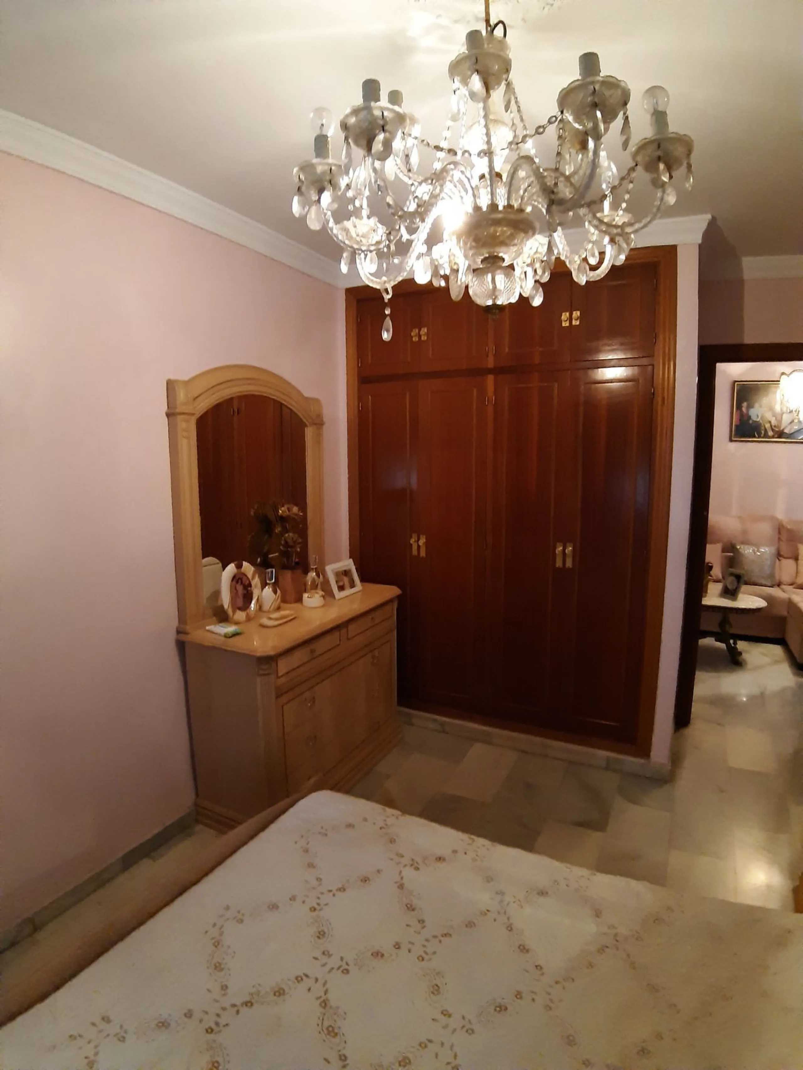 Very spacious house in Las Lagunas in perfect condition, ready to move into.