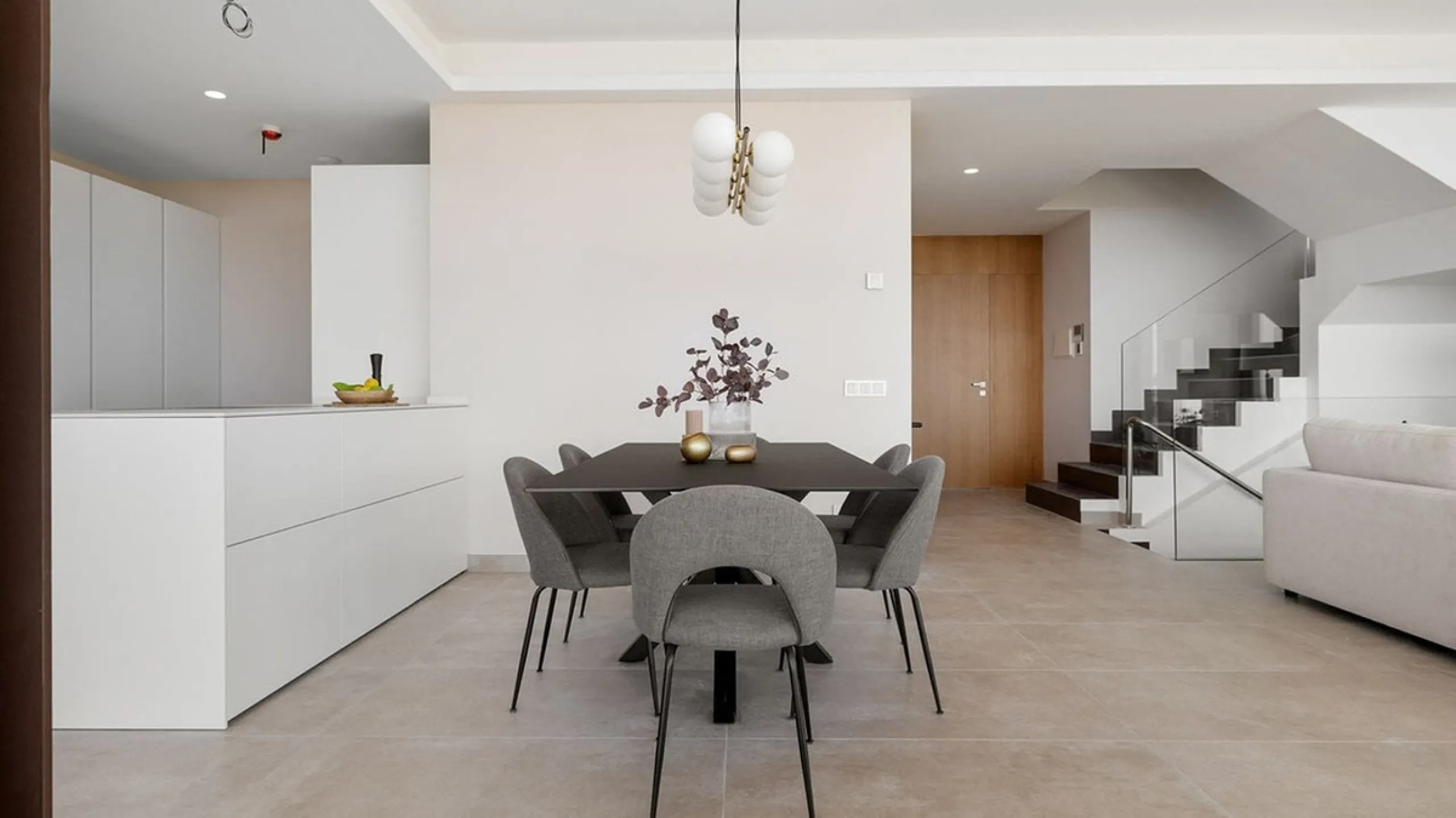 Contemporary villa with panoramic views of the Mediterranean and La Concha.